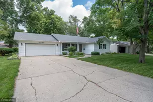 1506 James Dr, North Mankato, MN 56003 - Photo 4