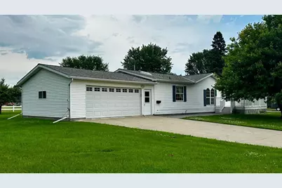 800 Montana Avenue, Benson, MN 56215 - Photo 2
