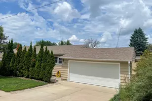1806 Bellview Ln, Albert Lea, MN 56007 - Photo 2
