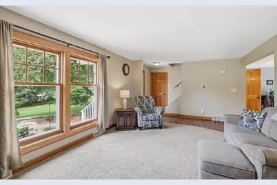 67 W Wood Ridge Drive, River Falls, WI 54022 - Photo 4