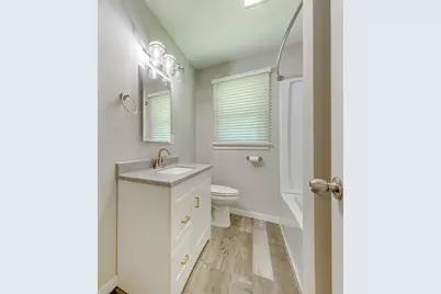7840 Winsdale Street N, Golden Valley, MN 55427 - Photo 32