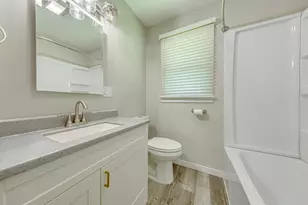 7840 Winsdale Street N, Golden Valley, MN 55427 - Photo 34