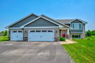 1004 Wyoming St, Roberts, WI 54023 - Photo 2