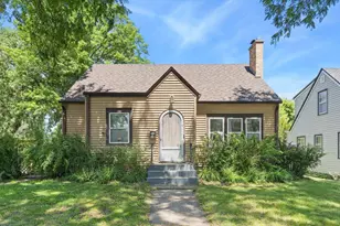 71 Wyoming St E, Saint Paul, MN 55107 - Photo 1