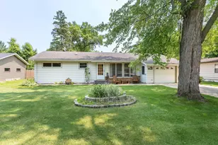 908 N 1st Ave, Fergus Falls, MN 56537 - Photo 1