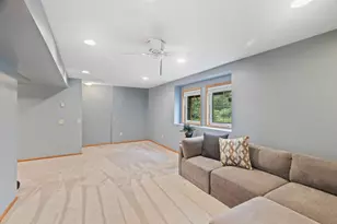 100 Primrose Ct, Vadnais Heights, MN 55127 - Photo 32