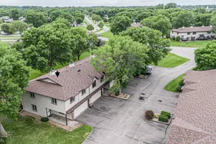 8824 N Maplebrook Ct, Brooklyn Park, MN 55445 - Photo 4
