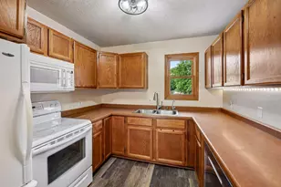 1443 Independence Ave, Chaska, MN 55318 - Photo 10