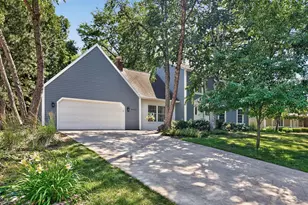 8906 138th Street Ct, Apple Valley, MN 55124 - Photo 1