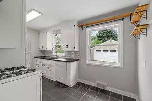 1081 St Paul Ave, Saint Paul, MN 55116 - Photo 8