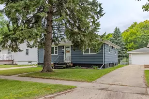 421 S 18th Street S, Moorhead, MN 56560 - Photo 2