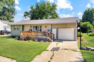 506 Lynd St, Marshall, MN 56258 - Photo 2
