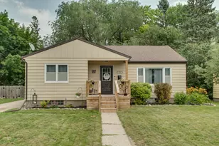 424 15th St S, Moorhead, MN 56560 - Photo 1