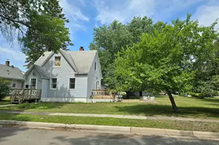 1020 8th St, International Falls, MN 56649 - Photo 2