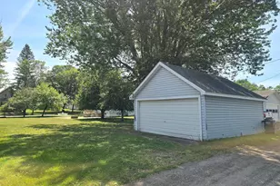 1020 8th St, International Falls, MN 56649 - Photo 24