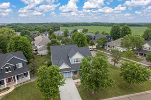 2454 Sand Stone Pl, Woodbury, MN 55129 - Photo 2