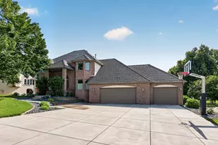 4283 Hillview Ln, Vadnais Heights, MN 55127 - Photo 2