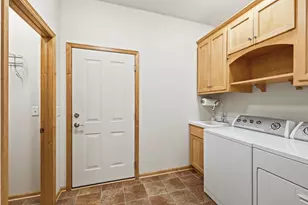 8117 Xerxes Cir, Bloomington, MN 55431 - Photo 16