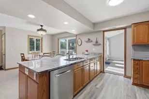 2513 Wimbledon Pl, Woodbury, MN 55125 - Photo 10
