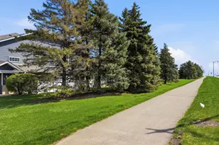 401 Hickory Ln N, Oakdale, MN 55128 - Photo 24