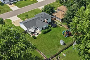301 Walnut Ln, Apple Valley, MN 55124 - Photo 2