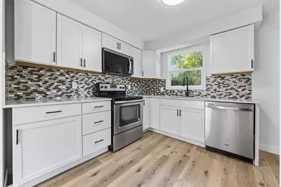 621 White Bear Avenue N, Saint Paul, MN 55106 - Photo 8