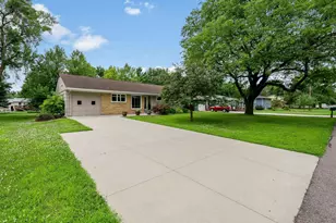 47 Skyline Dr, Mankato, MN 56001 - Photo 2