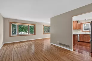 5570 Schutta Rd, Shoreview, MN 55126 - Photo 4
