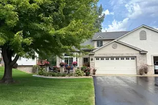 7013 Connelly Ct, Savage, MN 55378 - Photo 2