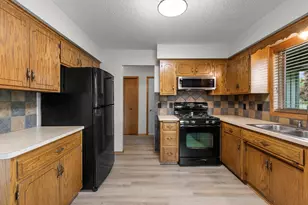 1009 Gramsey Pl, Burnsville, MN 55306 - Photo 6