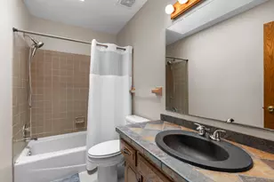1009 Gramsey Pl, Burnsville, MN 55306 - Photo 34