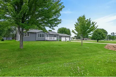 704 Lincoln Avenue SW, Wadena, MN 56482 - Photo 1