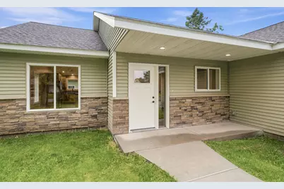 210 S Chestnut Street, Belle Plaine, MN 56011 - Photo 2