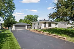 5919 Carlson St, Shoreview, MN 55126 - Photo 2