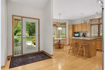 7081 Crowne Oak Road, Eden Prairie, MN 55344 - Photo 8