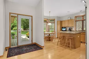 7081 Crowne Oak Rd, Eden Prairie, MN 55344 - Photo 8