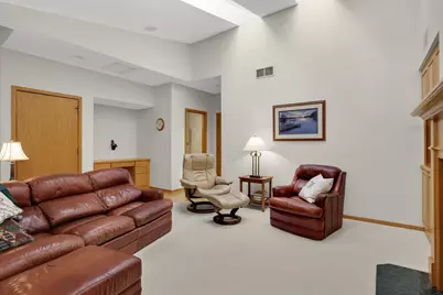 7081 Crowne Oak Road, Eden Prairie, MN 55344 - Photo 16