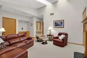 7081 Crowne Oak Rd, Eden Prairie, MN 55344 - Photo 16