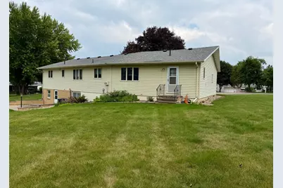 1111 Elm Cove, Luverne, MN 56156 - Photo 4