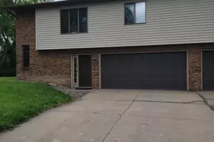2420 Brenner Ct, Roseville, MN 55113 - Photo 2