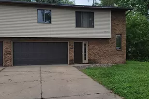 2420 Brenner Ct, Roseville, MN 55113 - Photo 4