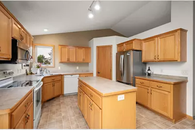 6194 Karmen Avenue NE, Albertville, MN 55301 - Photo 8