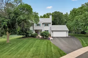 18425 Harrogate Dr, Eden Prairie, MN 55346 - Photo 2