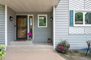 18425 Harrogate Dr, Eden Prairie, MN 55346 - Photo 8