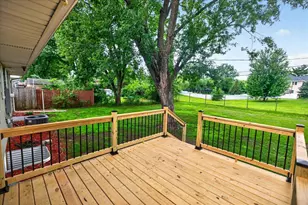 5657 Nevada Ave N, Crystal, MN 55428 - Photo 10