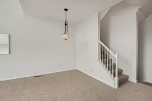697 Kingfisher Ln, Woodbury, MN 55125 - Photo 8