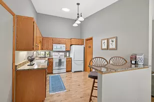 1130 Rose Pl, Roseville, MN 55113 - Photo 16