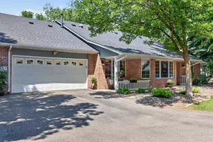 1130 Rose Pl, Roseville, MN 55113 - Photo 4