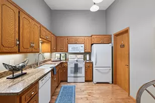 1130 Rose Pl, Roseville, MN 55113 - Photo 18