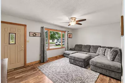 804 6th Avenue SE, Pipestone, MN 56164 - Photo 4